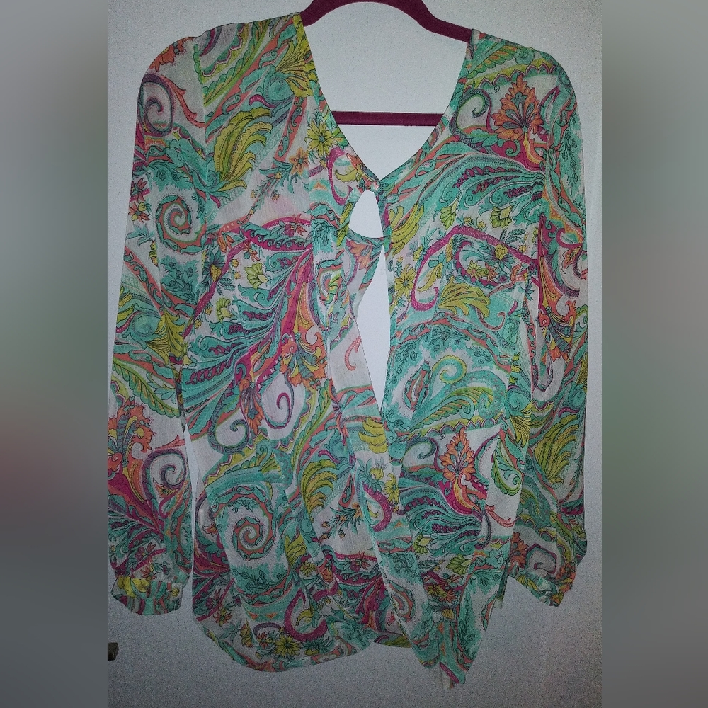 Woman's Paisley shear top and Capris